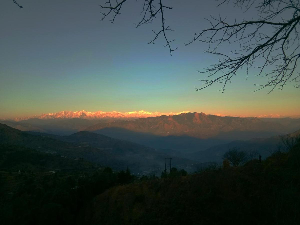 In Apple Estate Kanatal - Himalayan View Resort With Courteous Staff Zewnętrze zdjęcie